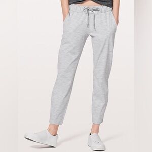 Lululemon On the Fly Pant Size 4 Grey Stripe Nimbus
